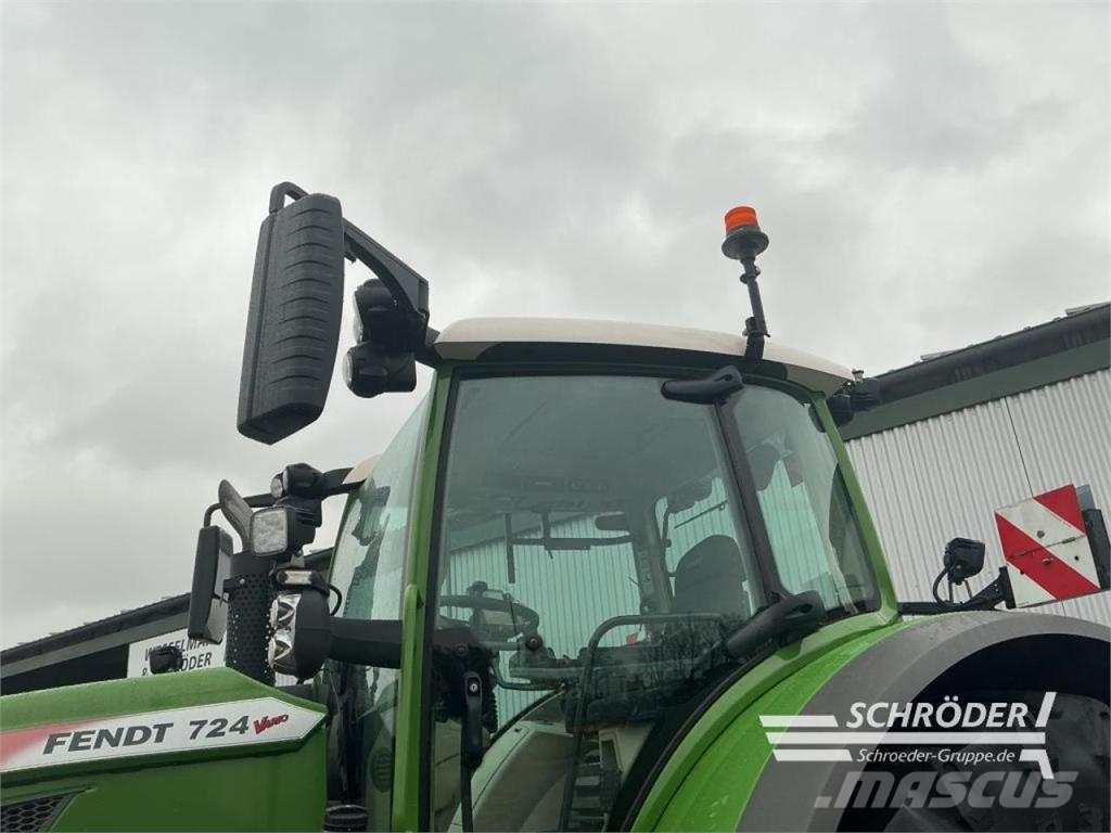 Fendt 724 VARIO S4 PROFI PLUS Трактори