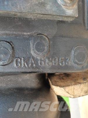 Massey Ferguson COM-T4-2032 传动装置