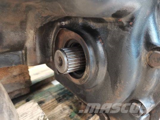 Massey Ferguson COM-T4-2032 传动装置