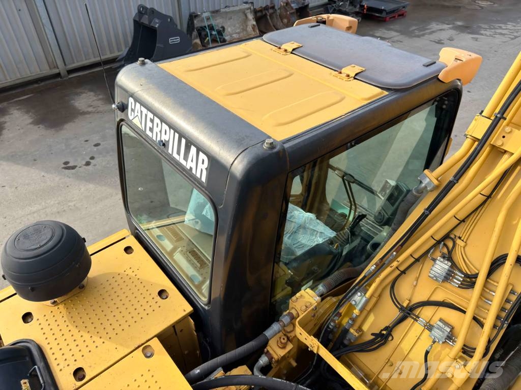 CAT 320D L Bageri guseničari