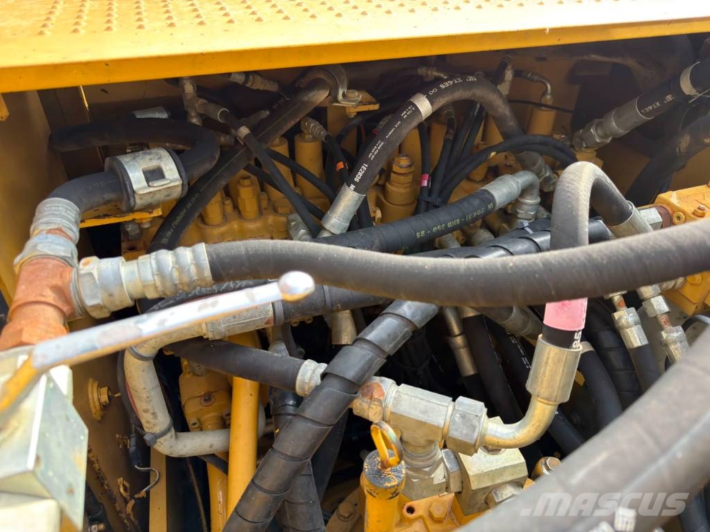 CAT 320D L Bageri guseničari