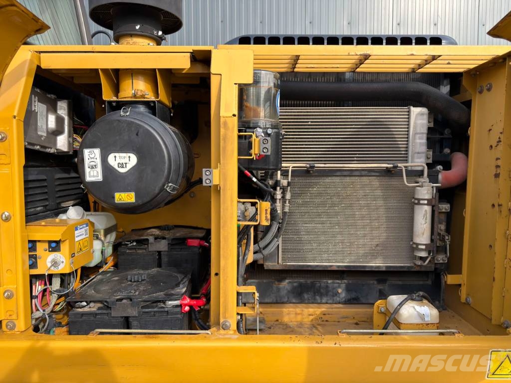 CAT 320D L Bageri guseničari