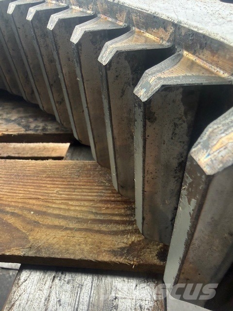 Liebherr R 944 B USED SWING RING BEARING Převodovka