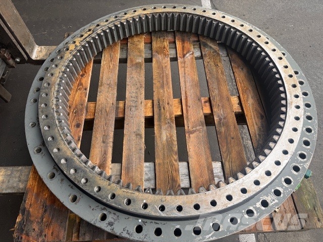Liebherr R 944 B USED SWING RING BEARING Převodovka