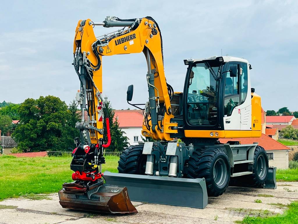 Liebherr A 910 حفارات بعجل