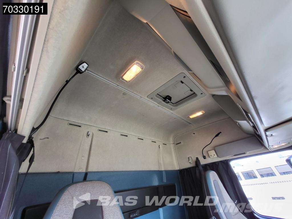 Volvo FM 420 6X2 Curtainsides 2500kg Ladebordwand Lift+s Camiones de caja de lona