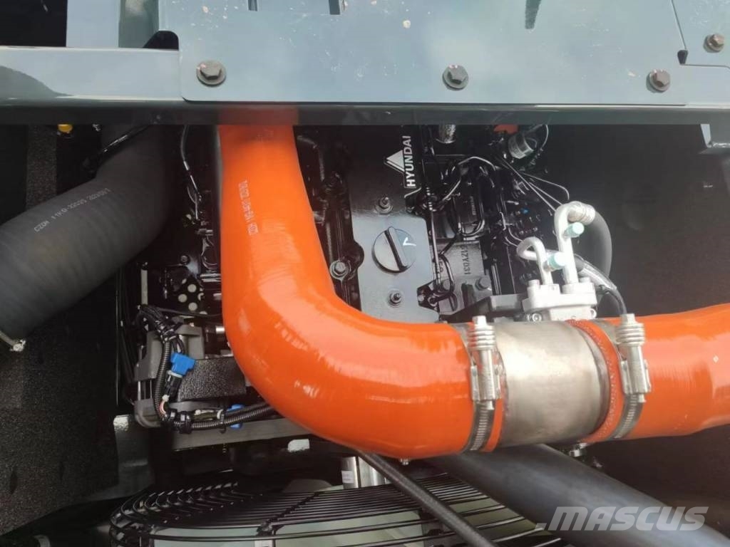 Hyundai HX300 Roomikekskavaatorid