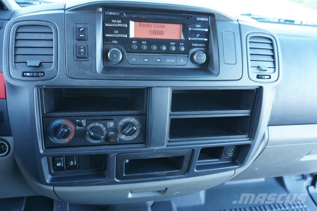 Nissan NT400 35.15 *** RESERVADO *** شاحنات مسطحة/مفصلية الجوانب