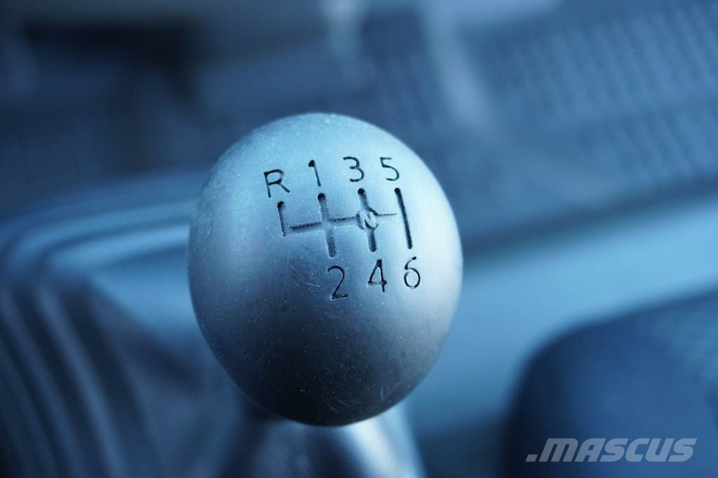 Nissan NT400 35.15 *** RESERVADO *** شاحنات مسطحة/مفصلية الجوانب