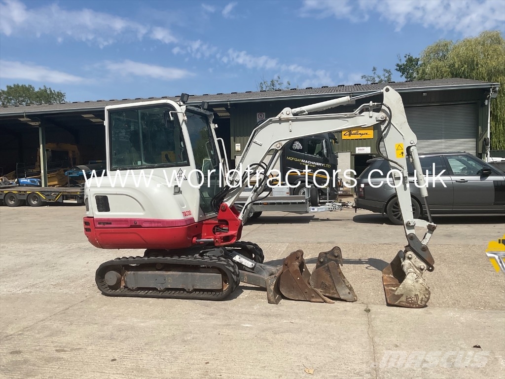 Takeuchi TB 230 Mini pelle < 7t