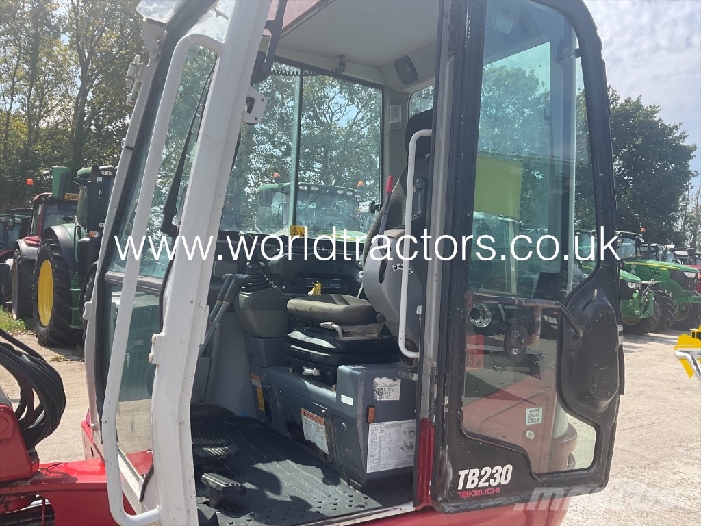 Takeuchi TB 230 Mini pelle < 7t