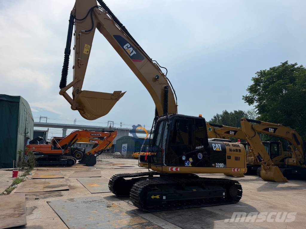 CAT 320D Верижен екскаватор