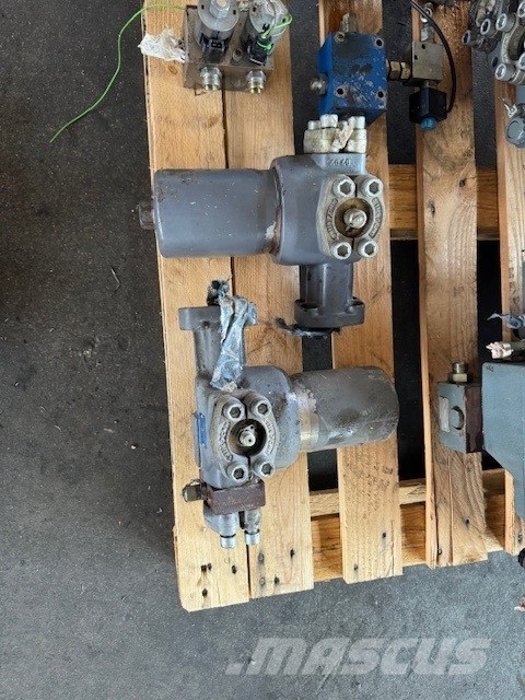 Liebherr R 974 C HYDRAULIC PUMP LPV 250 Hidráulica