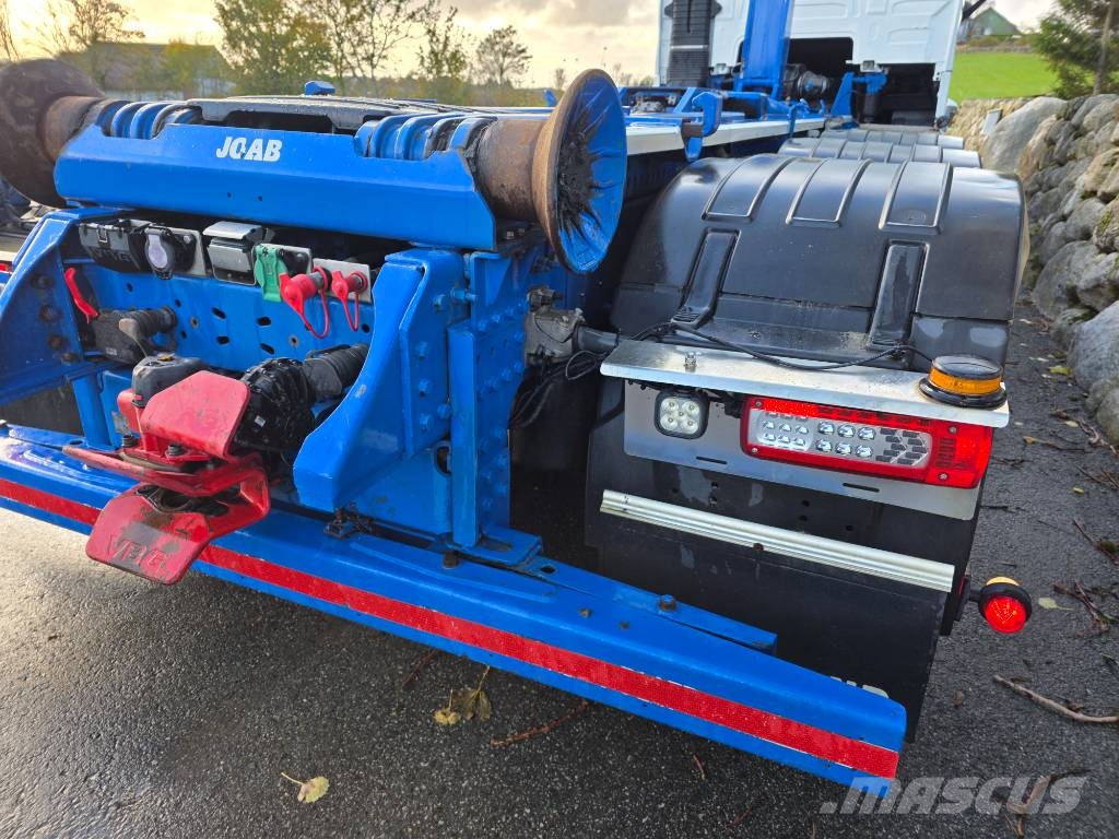 Volvo FH 8x4 Tridem – Hooklift – 2020 アームロール