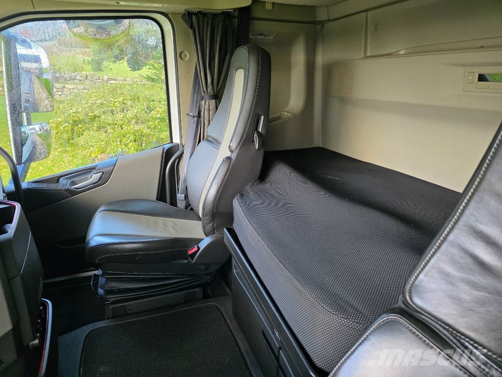 Volvo FH 8x4 Tridem – Hooklift – 2020 アームロール