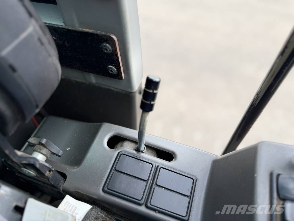 CAT M318F Excavatoare cu roti
