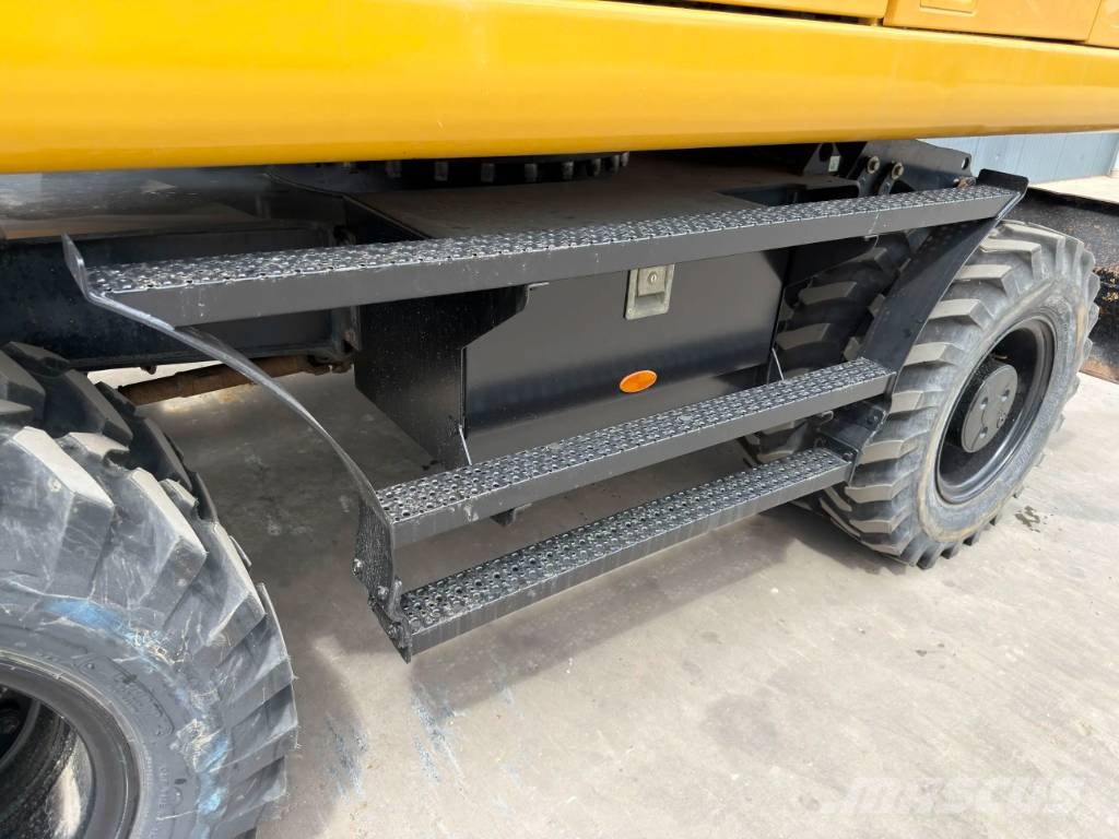 CAT M318F Excavatoare cu roti