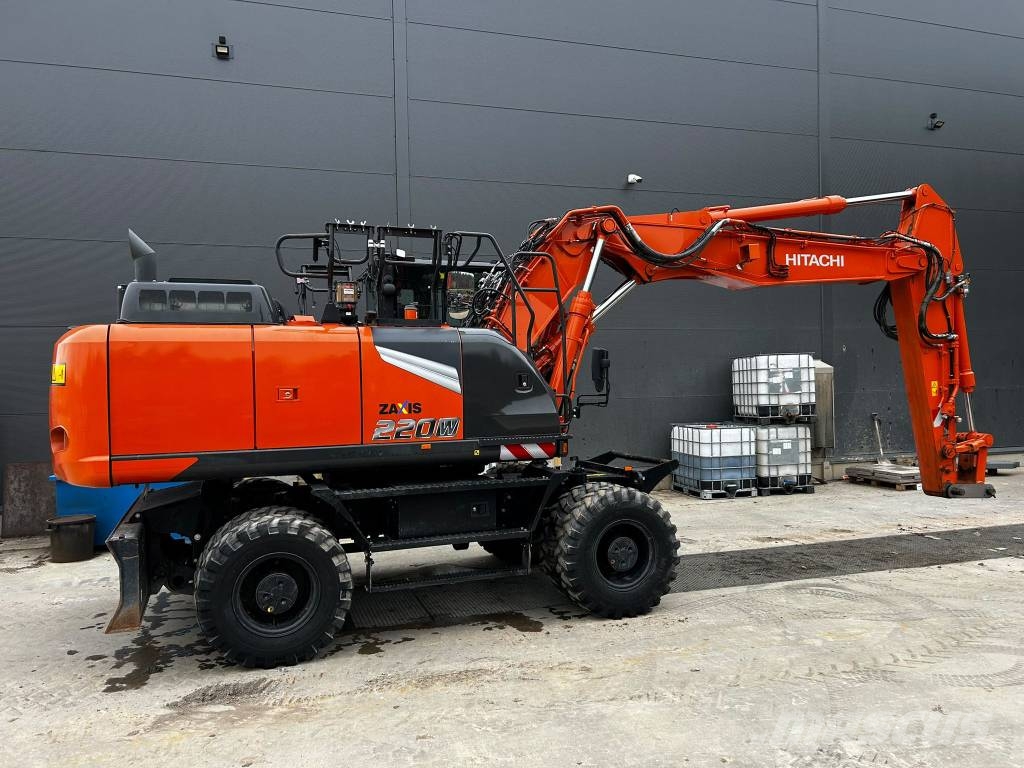 Hitachi ZX 220 W-7 / Rasvari, Stage V, Pienet tunnit Pyöräkaivukoneet