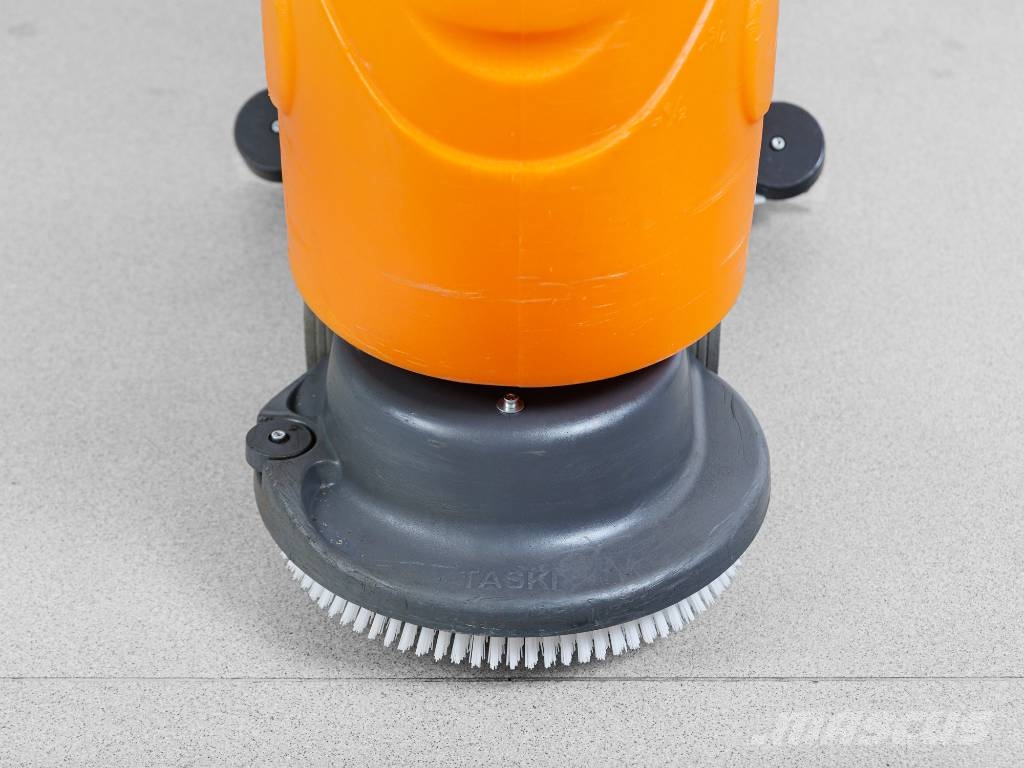 Taski Swingo 755 B - NEW BATTERIES Strojevi za čiščenje i ribanje podova