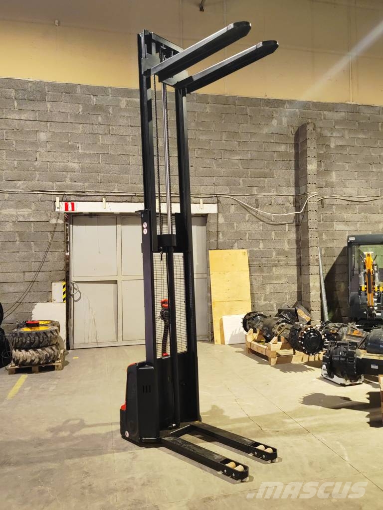 Schorr 350E Pedestrian stacker