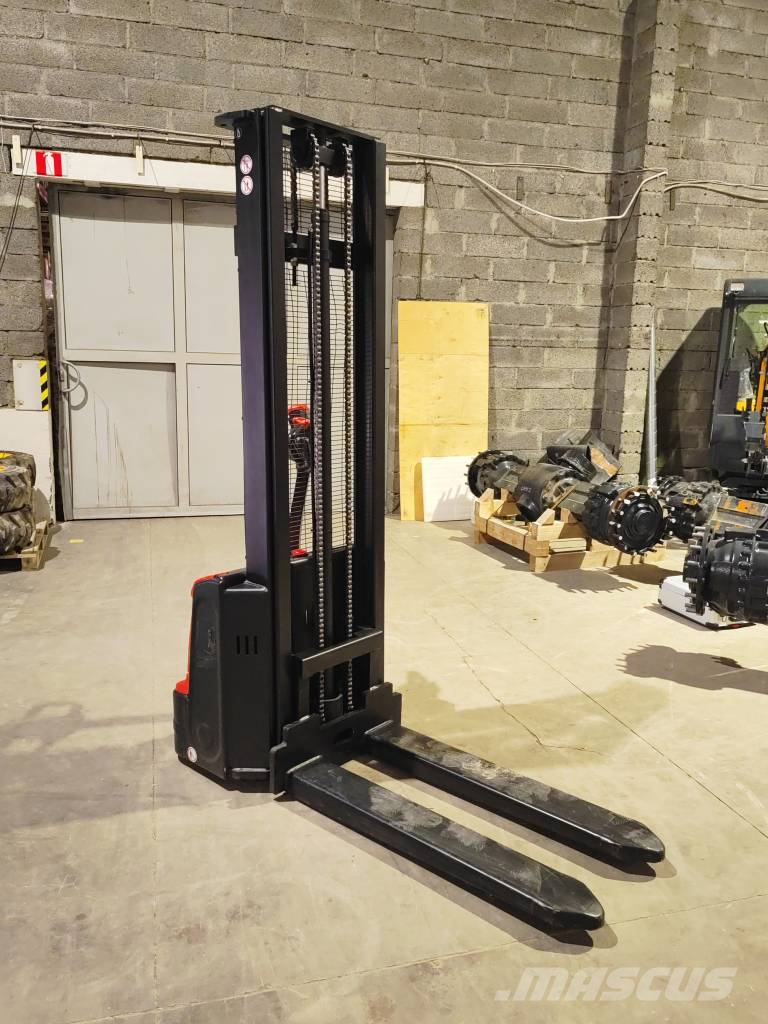 Schorr 350E Pedestrian stacker