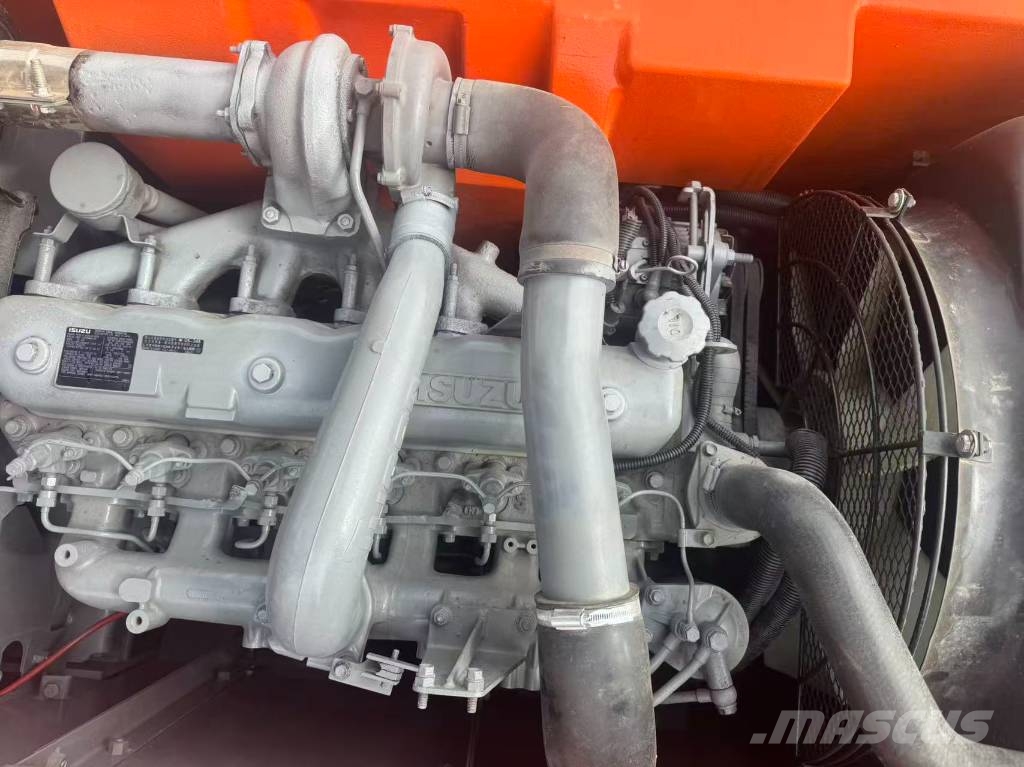 Hitachi ZX 200 Гусеничні екскаватори