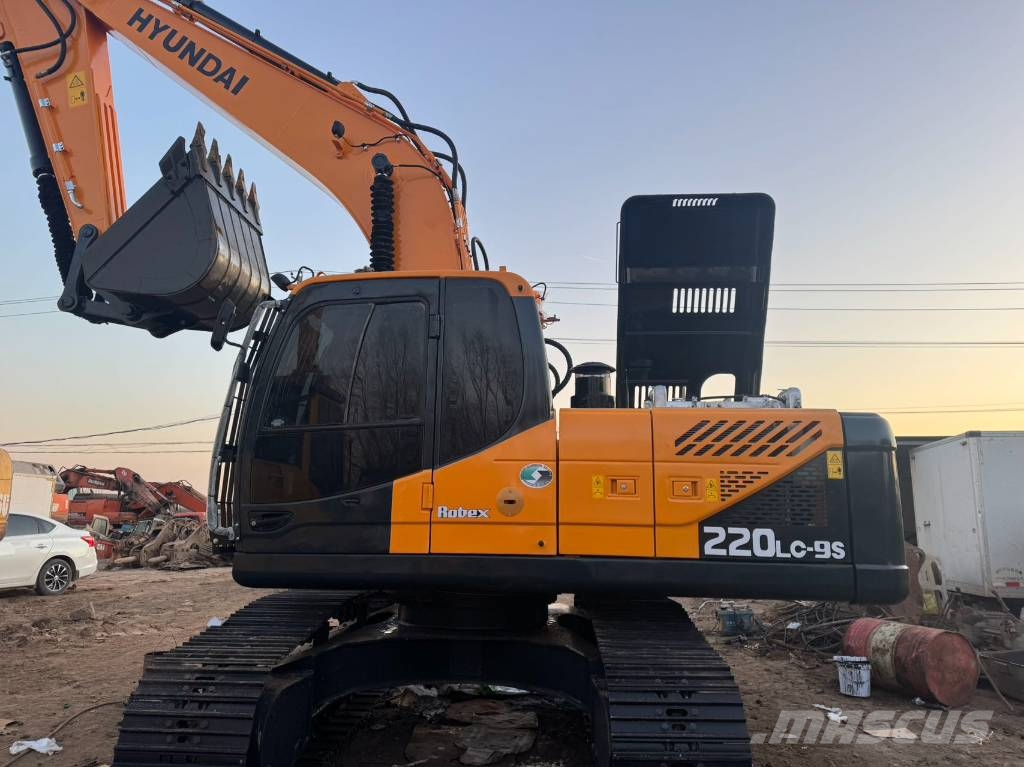 Hyundai 220 HD Midi bageri 7t – 12t
