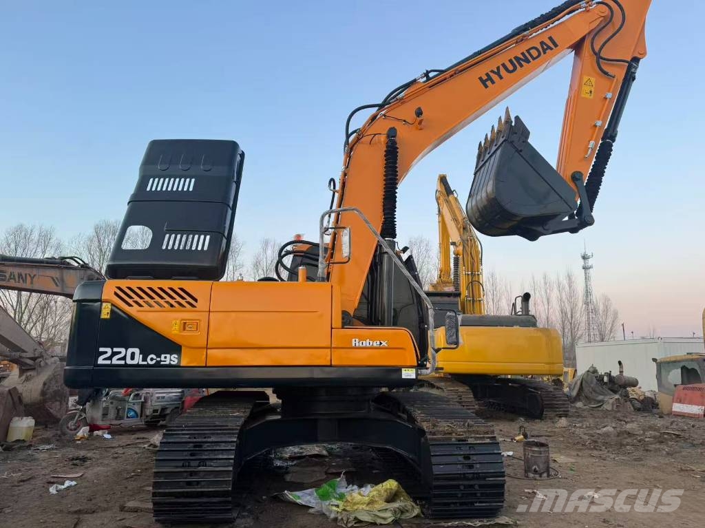 Hyundai 220 HD Midi bageri 7t – 12t