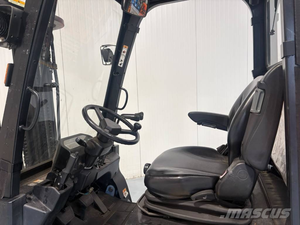 Utilev UT25P Gāzes autoiekrāvēji (LPG)