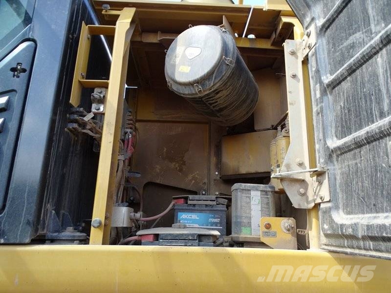 CAT 352 F Telakaivukoneet