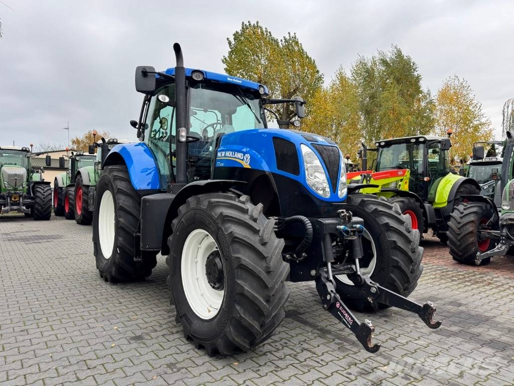 New Holland T7.200 RangeCommand Traktori