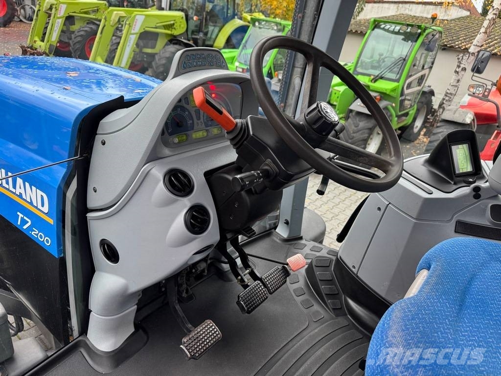 New Holland T7.200 RangeCommand Tractors