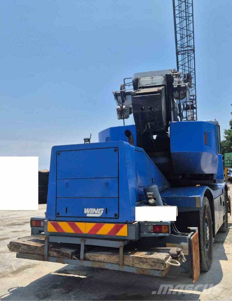 Komatsu LW 250-5 رافعات الطرق الوعرة