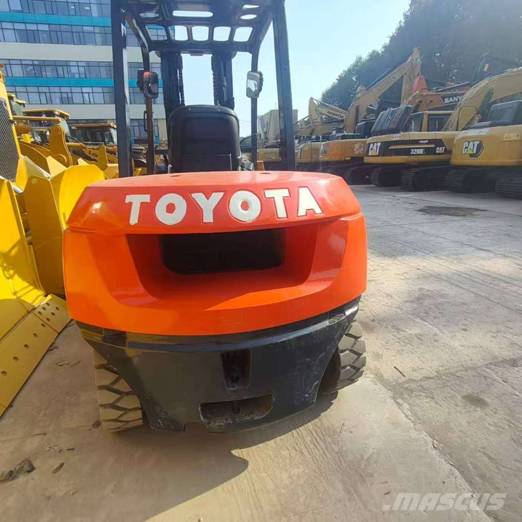 Toyota 50 مناولات متداخلة