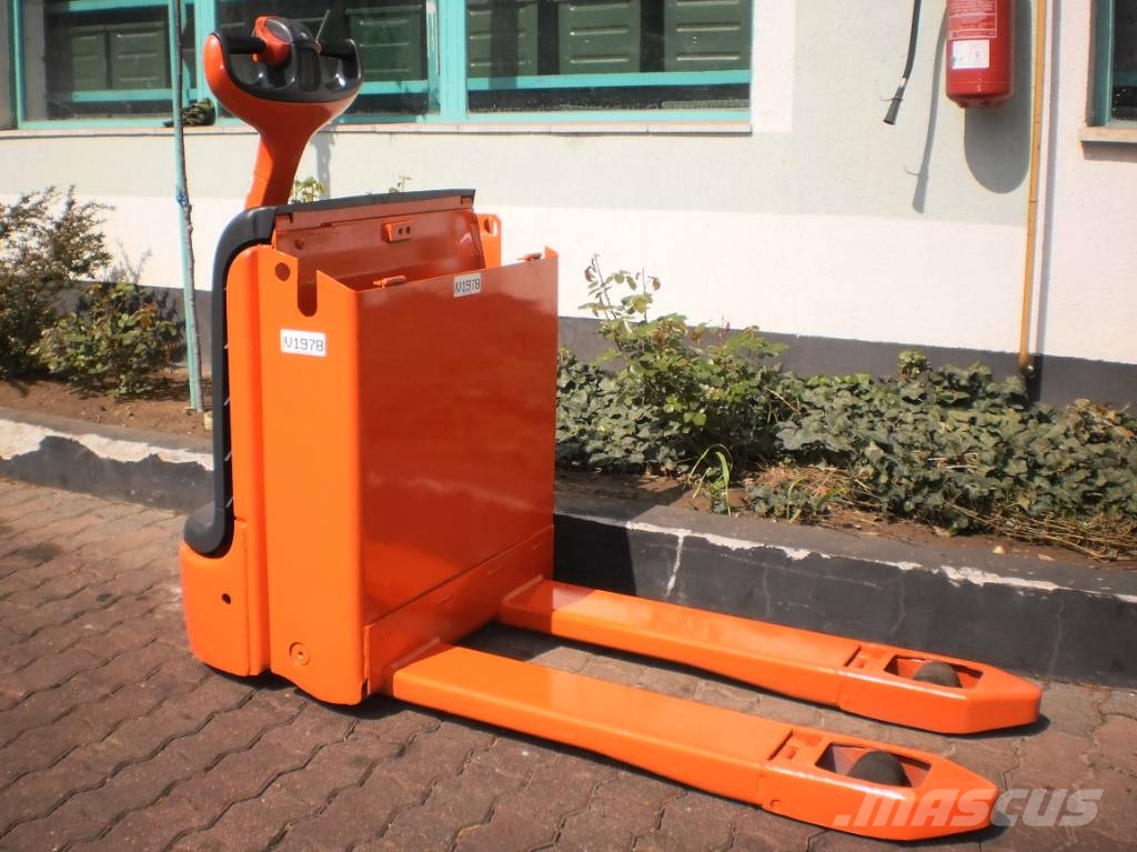 Linde T16 /360/ (SHORT) V-1978 OB Apiladores eléctricos autopropulsados