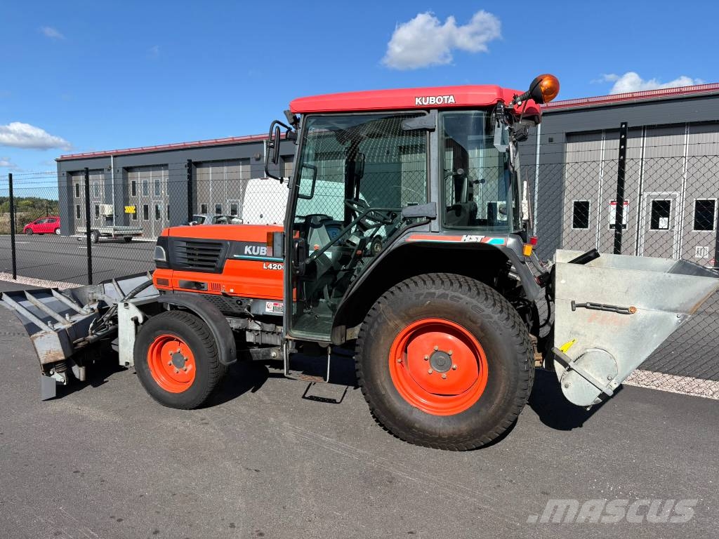 Kompakttraktor Kubota L4200 Vikplog & Sandspridare جرارات مدمجة