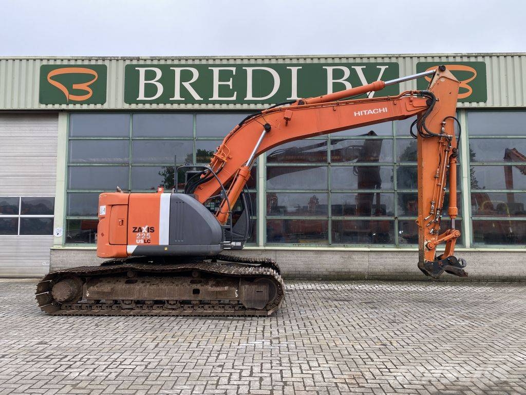 Hitachi ZX 225 USR LC-3 حفارات زحافة