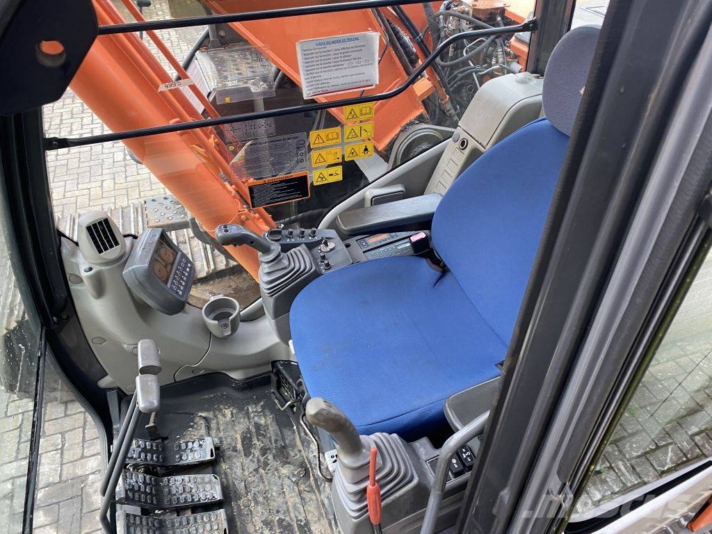 Hitachi ZX 225 USR LC-3 حفارات زحافة