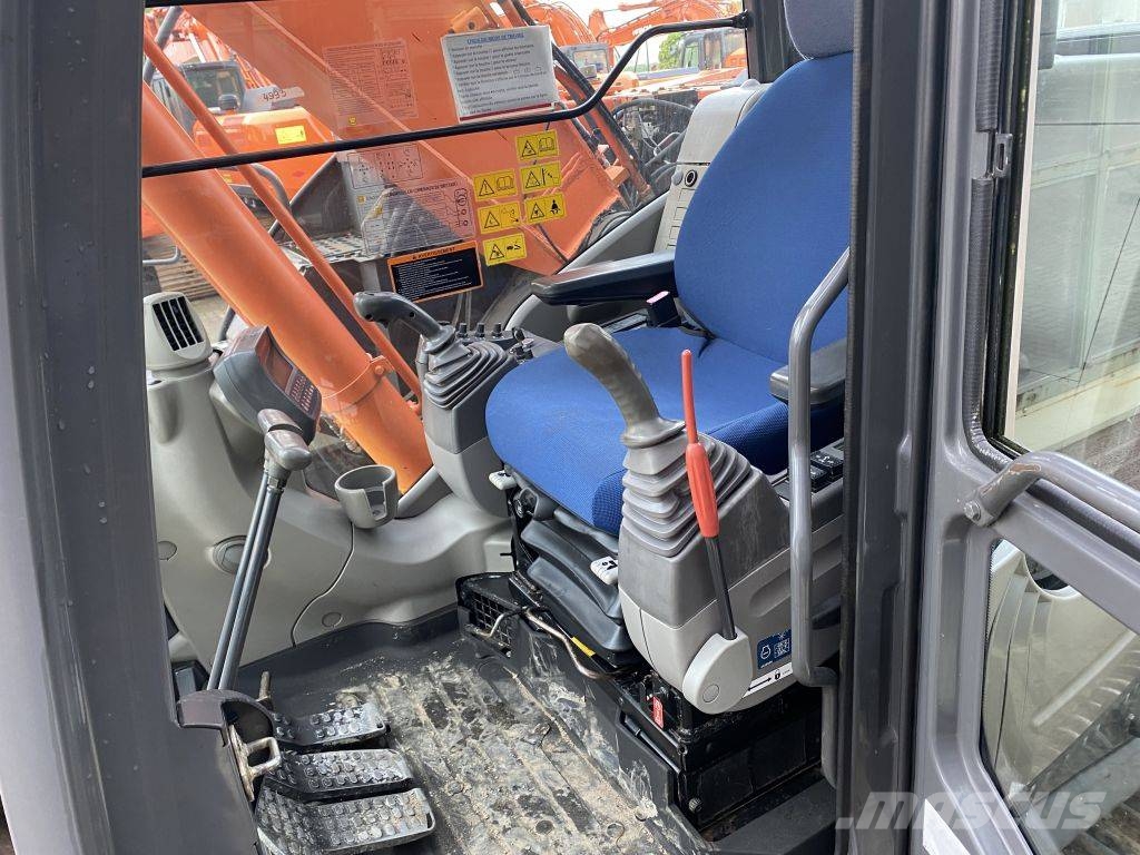 Hitachi ZX 225 USR LC-3 حفارات زحافة