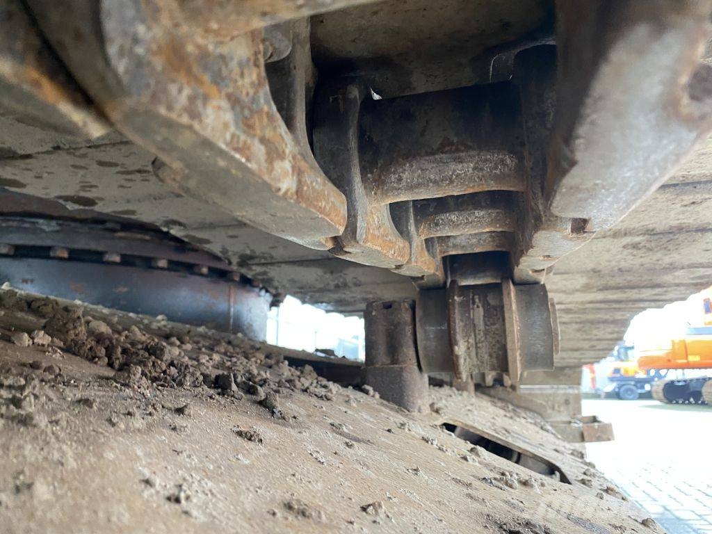 Hitachi ZX 225 USR LC-3 حفارات زحافة
