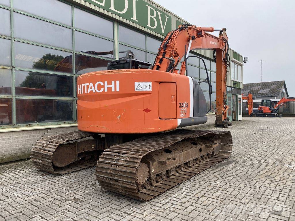 Hitachi ZX 225 USR LC-3 حفارات زحافة