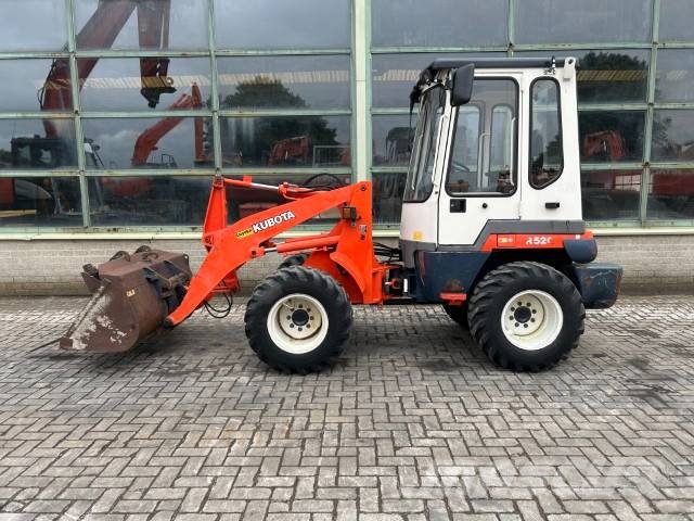Kubota R 520 Фронтальні навантажувачі
