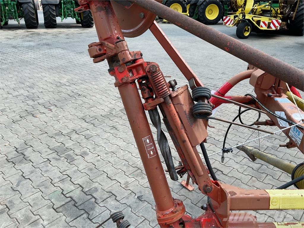 Kuhn GF 5000 مكابس وميبسات التبن