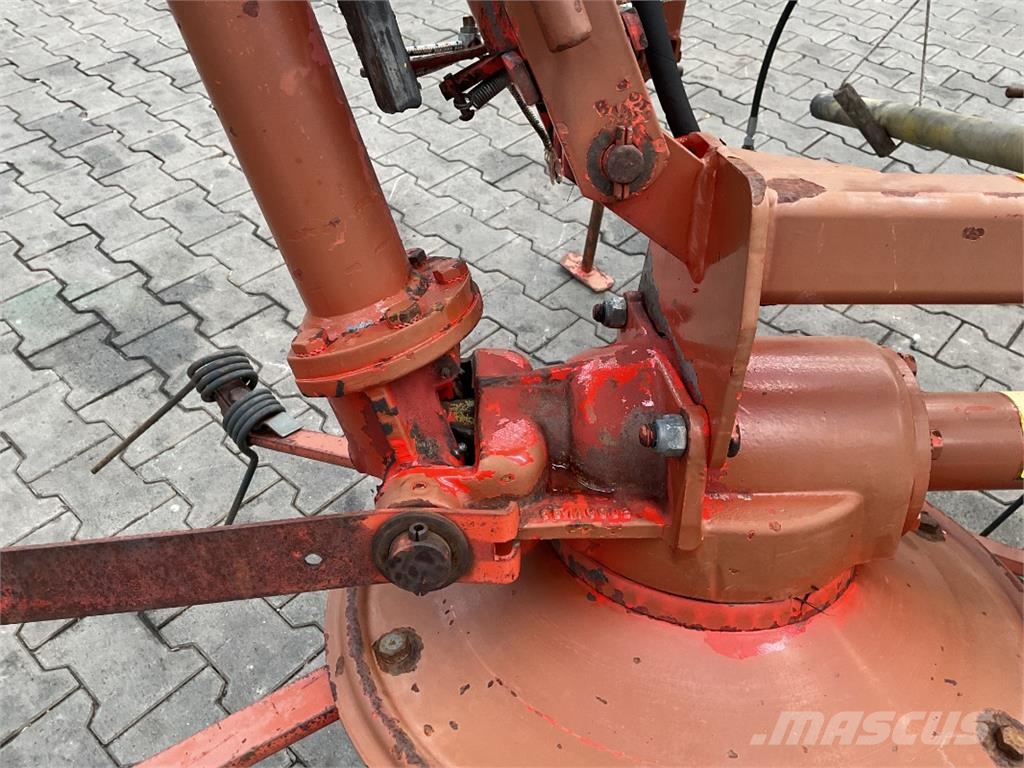 Kuhn GF 5000 مكابس وميبسات التبن