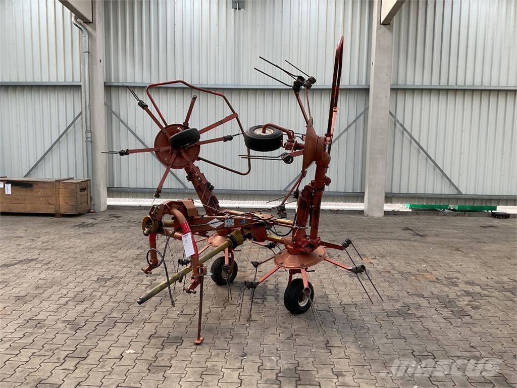 Kuhn GF 5000 مكابس وميبسات التبن