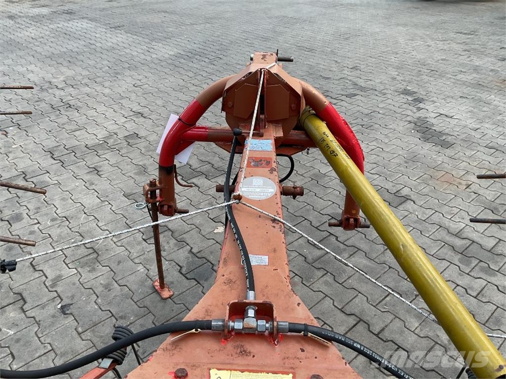 Kuhn GF 5000 مكابس وميبسات التبن
