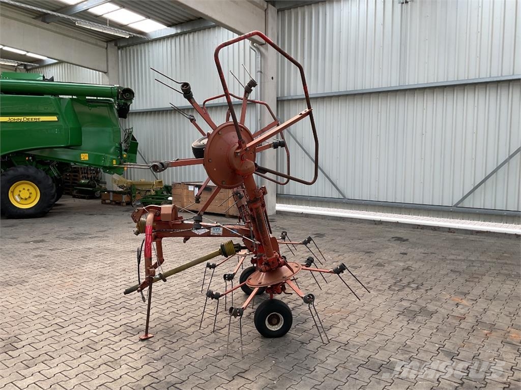 Kuhn GF 5000 مكابس وميبسات التبن