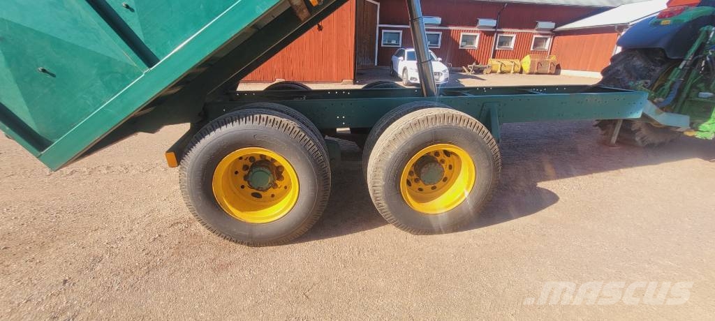 Spannmålskärra fd lastbil med kapell Transbordeur