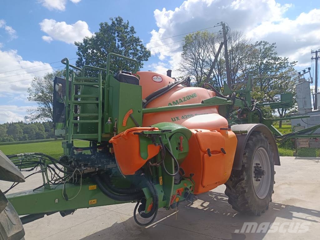 Amazone UX 4200 Tažené postřikovače