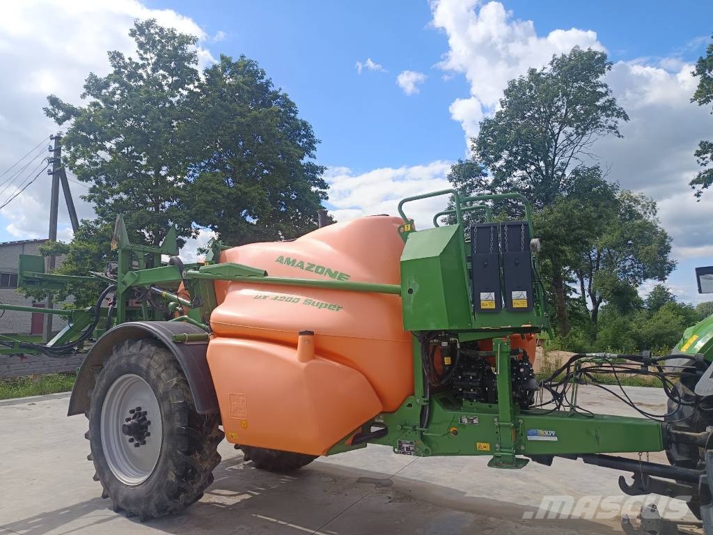 Amazone UX 4200 Tažené postřikovače
